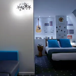 *** מלון Du Triangle D'or צרפת